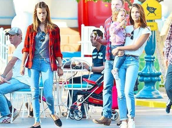 夏日迪士尼出游穿搭指南 穿对衣服美翻童话世界