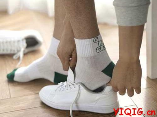 鞋子发臭的秘密藏在材质里