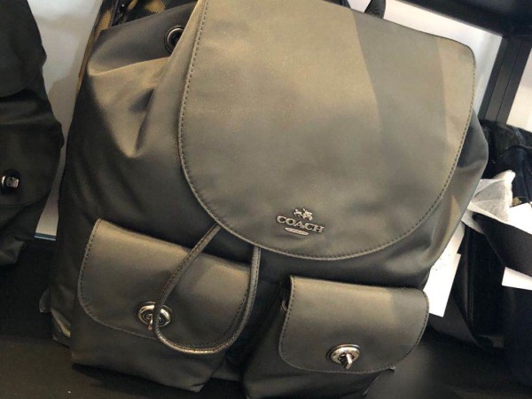 蔻驰这个美国牌子到底啥来头 从经典老花到Z世代新宠的变身之路