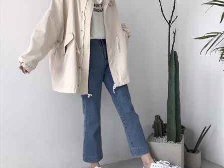 米色裤子搭上衣的秘诀 让你穿出高级与气质