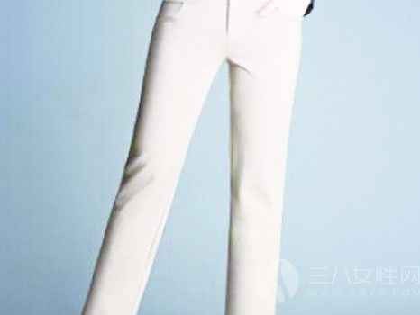 白色卫衣这样搭裤子 普通衣服穿出明星范儿