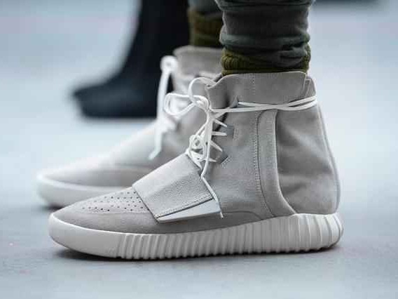 椰子鞋风潮亲历记 从网红神坛到街头常客的真相揭秘