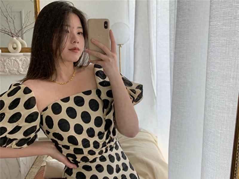 矮胖女孩夏天穿衣搭配图片：130斤博主穿搭秘籍，轻松显瘦视觉减重40斤！