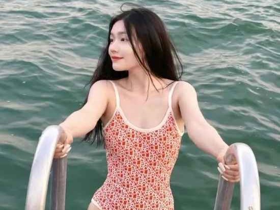 揭秘比基尼的来龙去脉与时尚魅力