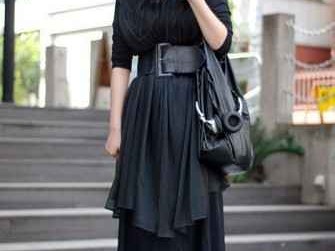 灰色长裙穿上身 这样搭上衣才叫绝