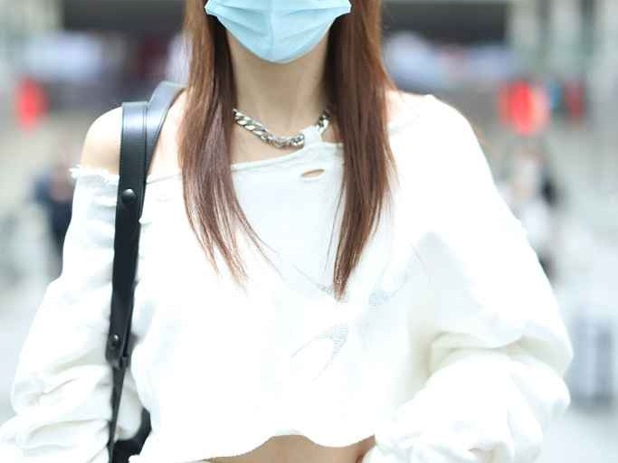 白色短裙配什么上衣才能穿出新花样 这份实用指南帮你避开雷区