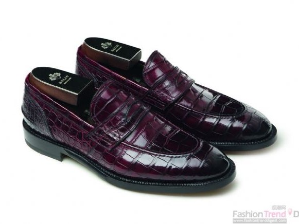 谁说皮革就得闷脚又板脚？揭秘鸵鸟皮鞋的真实穿着体验