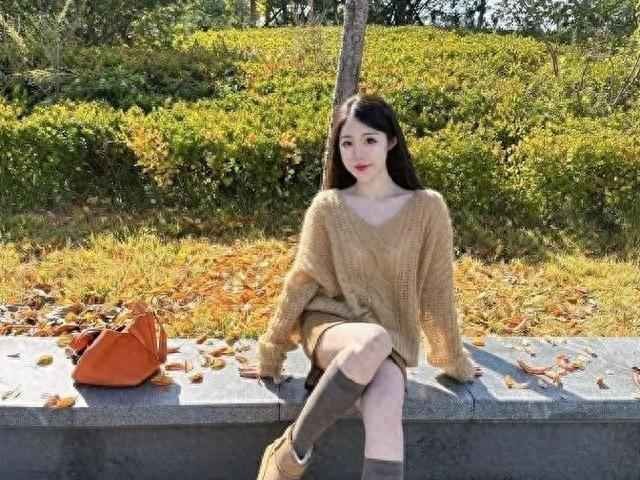 一浅一深穿衣色彩搭配：轻松营造高级氛围感