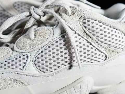 Yeezy到底啥意思？从球鞋到虚拟币，侃爷的野心你猜不透