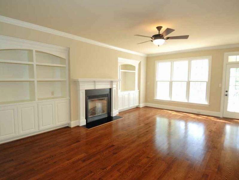 米白色搭配全指南 穿出高级感的色彩密码