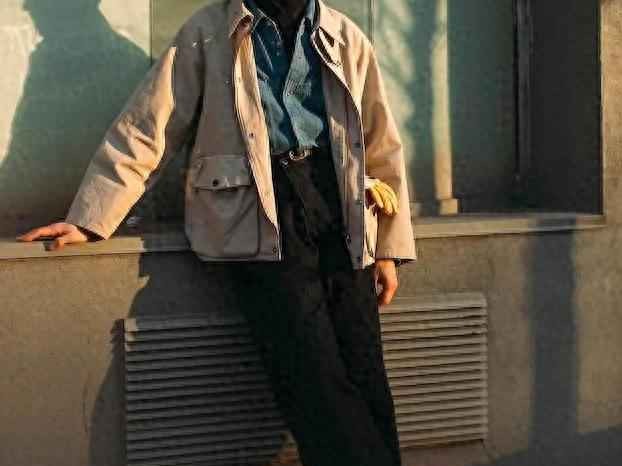 阳光青年的穿衣搭配：为什么卫衣、毛衣不香了？瞧今年的工装夹克，好穿好搭还帅气有型