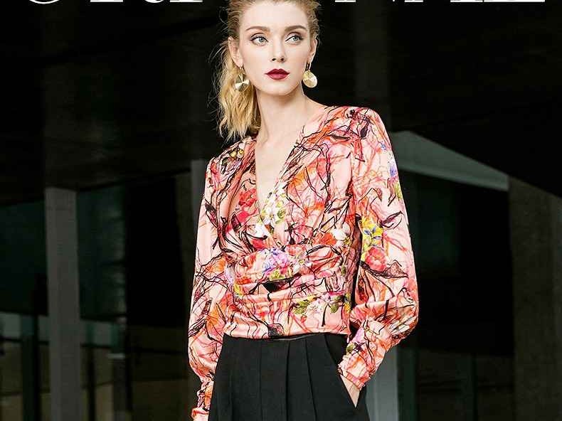 洛瑞琳女装档次解析都市女性的品质衣橱