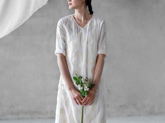 寻一件会呼吸的裙子：我的中式棉麻连衣裙治愈记