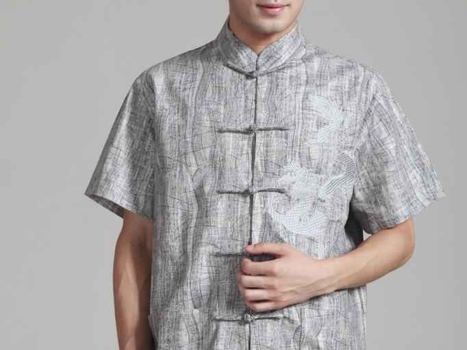 寻宝还是踩坑？揭秘火爆的新中式服装批发江湖，这样拿货才稳赚