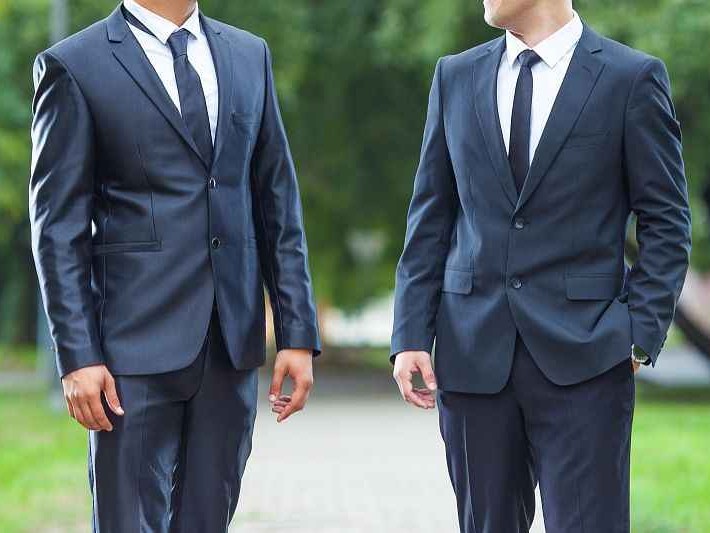 夏日婚礼兄弟团穿搭指南 清爽帅气不抢戏