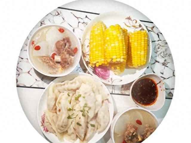 夏日初中女生穿搭指南与妈妈一周营养早餐方案