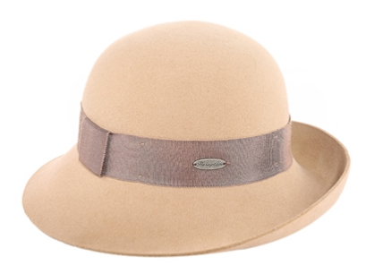 方脸星人选帽指南 解锁修饰脸型的绝佳秘诀