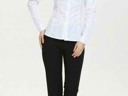 白衬衫配裤子全攻略 穿对裤装时髦翻倍不重样