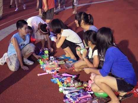 戳破暴利泡泡，摆地摊啥最赚钱，真话都在这儿了