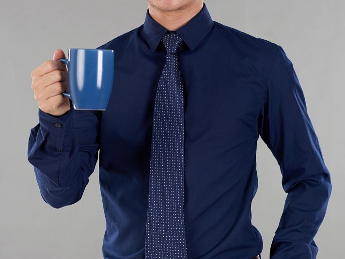 马甲里面穿啥不踩坑 这份内搭攻略让你时髦得毫不费力