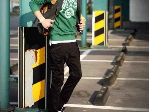 穿对上衣秒变焦点 绿裤子搭配万能公式在这