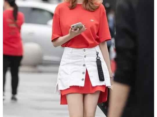 包臀牛仔裙配啥上衣 一篇文章帮你搞定所有场合穿搭