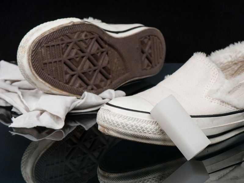 鞋子脏了别乱洗！手把手教你不同材质鞋子的正确清洗方法