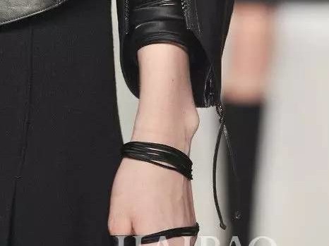 黑色显瘦的秘密原来在这儿