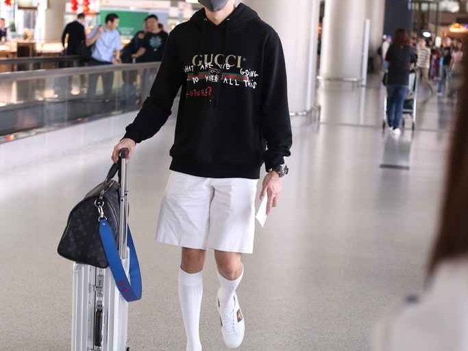 白色卫衣搭配裤子终极宝典 穿出你的个性风格